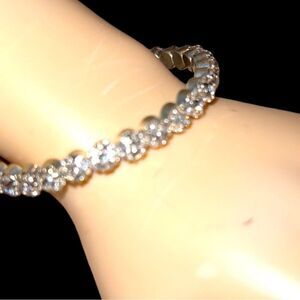 Cute silver rhinestone bracelet!